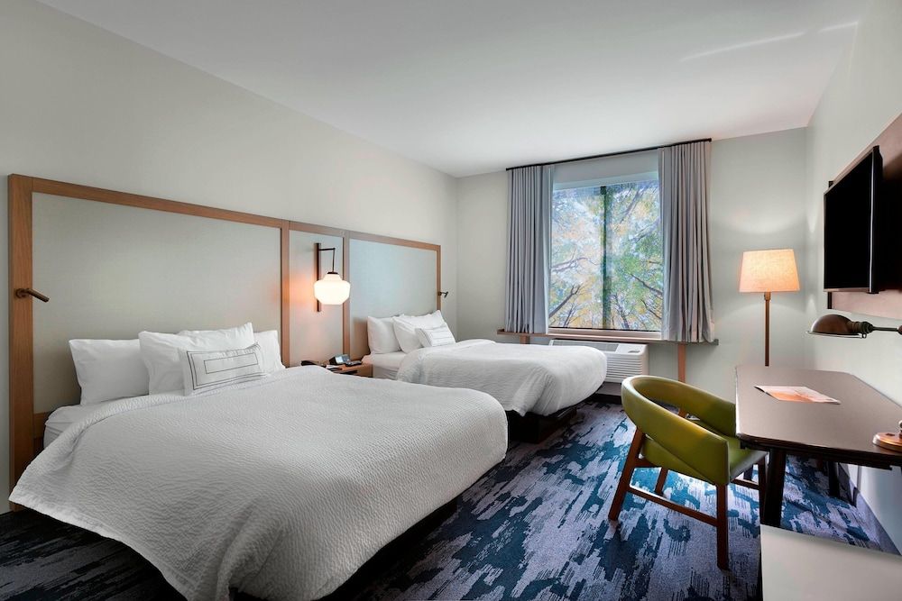 Room, 2 Queen Beds, Non Smoking (Mobility Accessible, Tub)