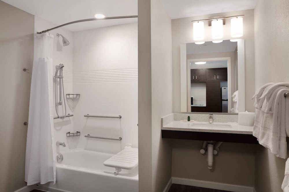 TownePlace Suites by Marriott Orlando Theme Parks/Lake Buena Vista Studio, 2 Queen Beds (Mobility Accessible, Tub) 4