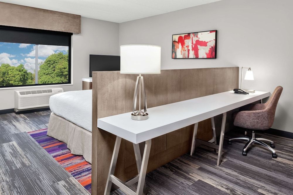 Premium Room, 1 King Bed, Accessible (Hearing)