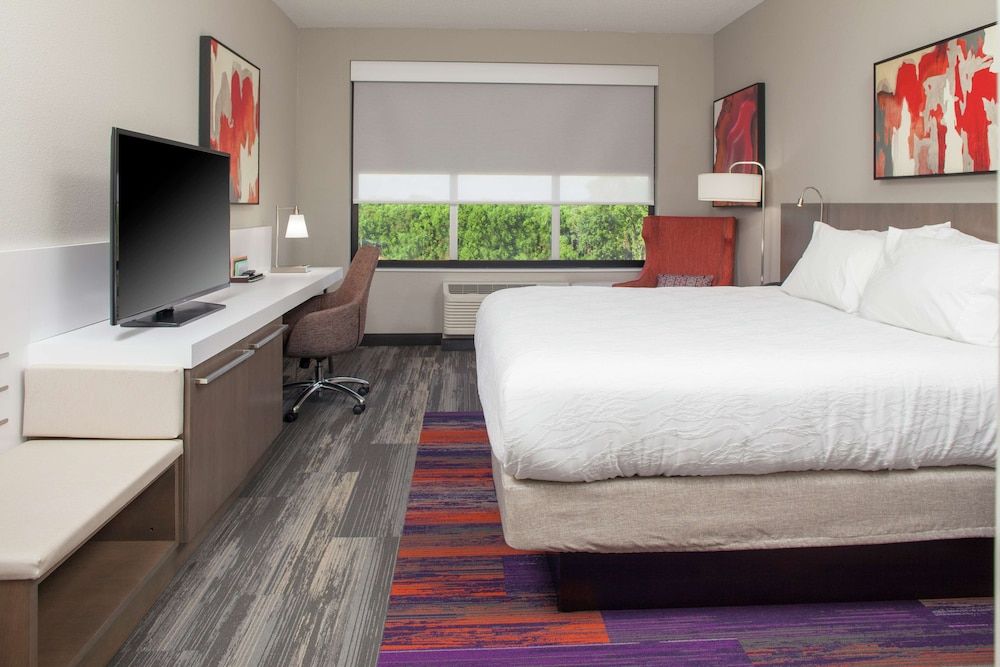 Room, 1 King Bed (Drinks & Snacks)