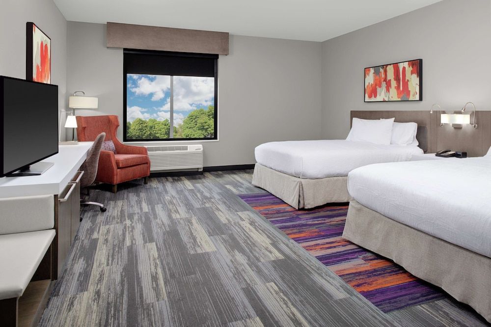Room, 2 Queen Beds, Accessible, Bathtub