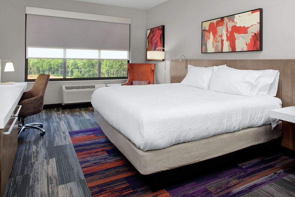 Room, 1 King Bed (Drinks & Snacks)