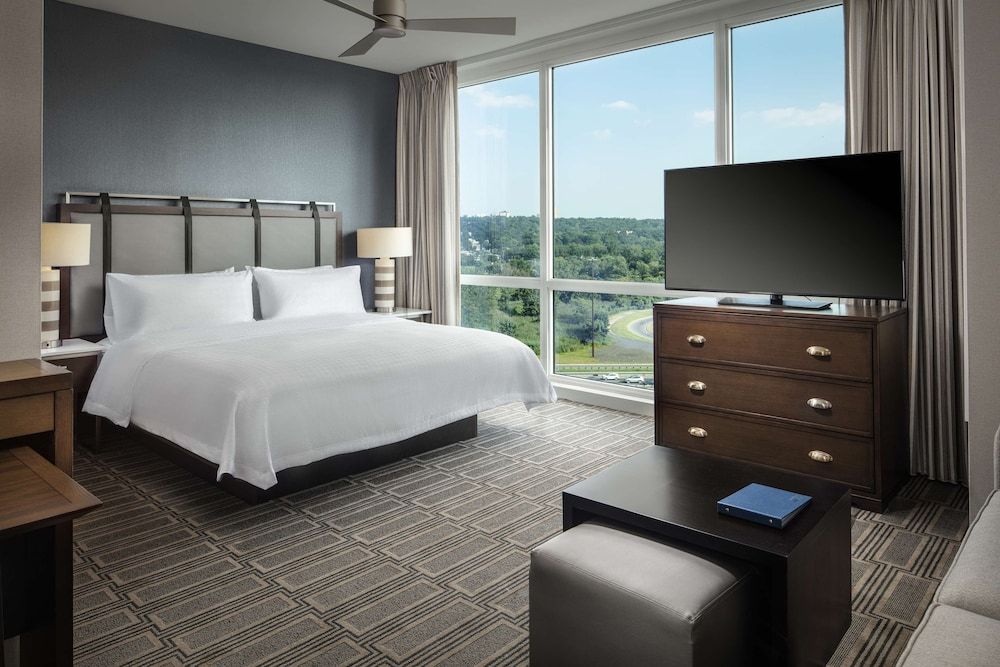 Studio, 1 King Bed, Accessible (Hearing)