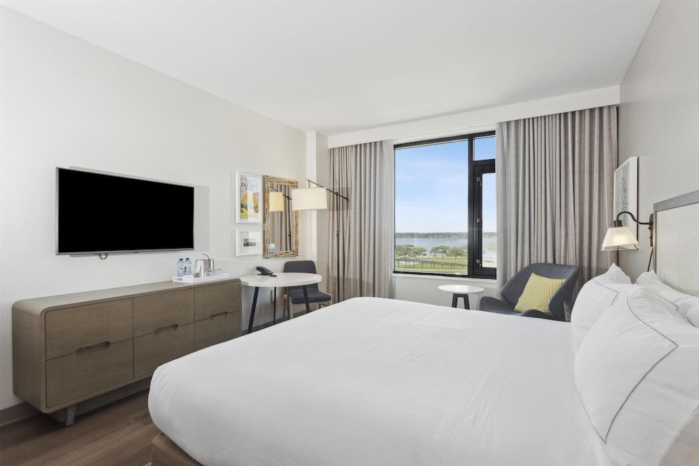 Room, 1 King Bed, Accessible (Hearing)