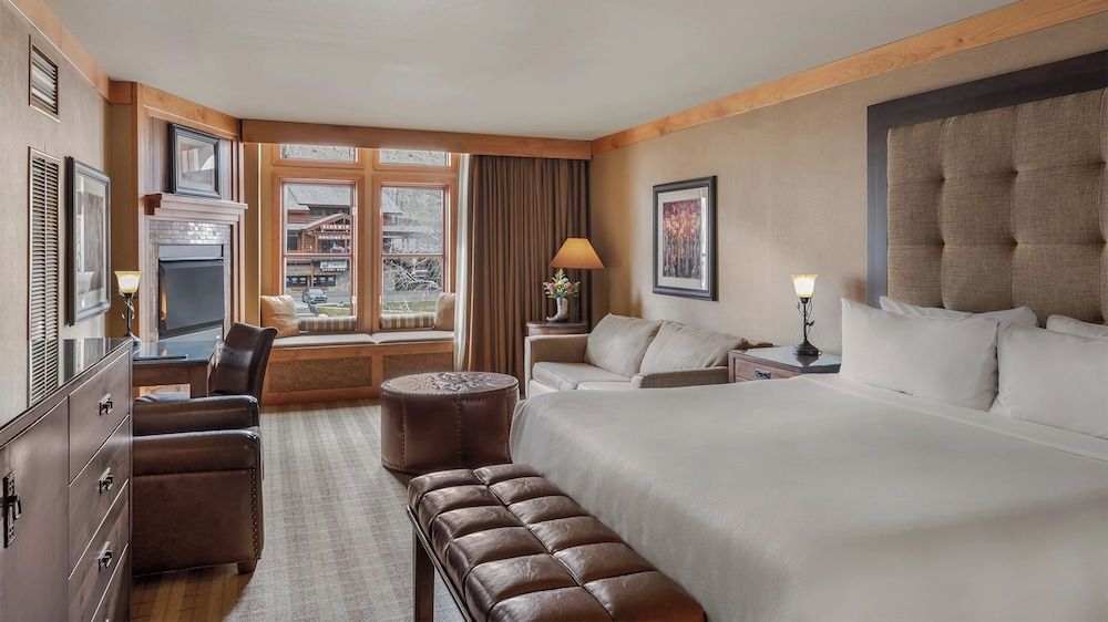 Suite, 1 King Bed (Premium King Junior Suite)