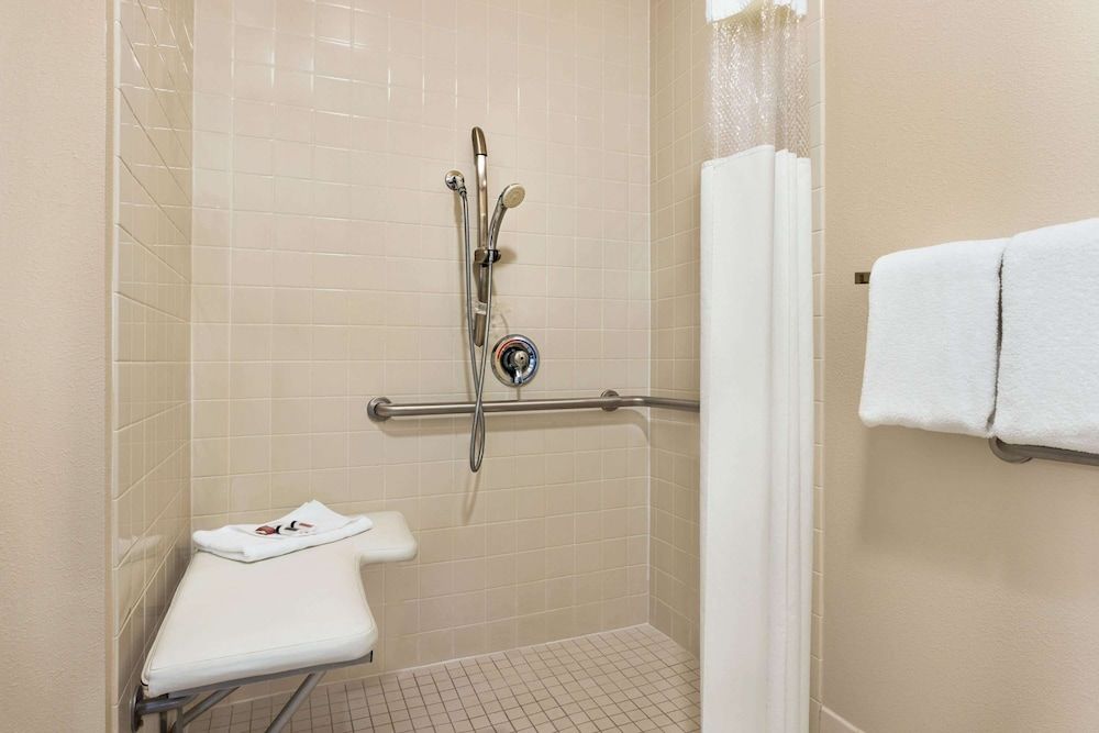 Room, 1 King Bed, Accessible, Non Smoking (Mobility)