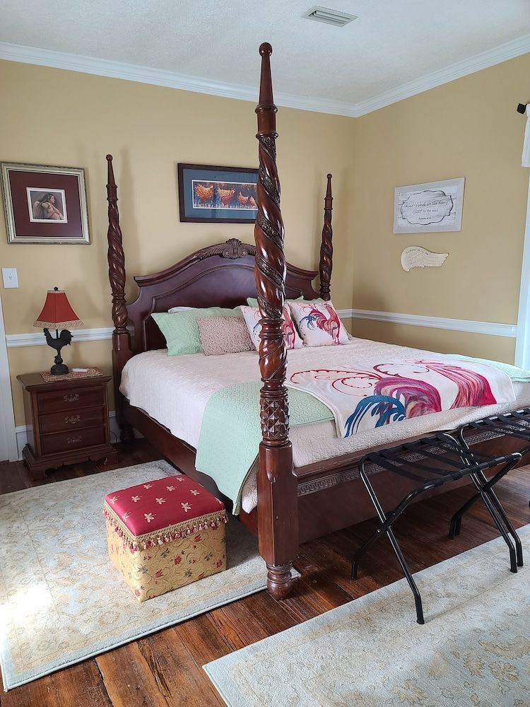 Silly Chickens Lodge B&B The Angel Room (Shared Bath) 5