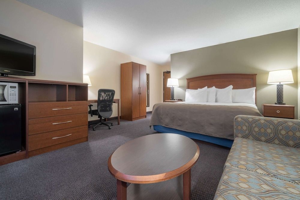 Deluxe Suite, 1 King Bed, Non Smoking (Upper Floor)