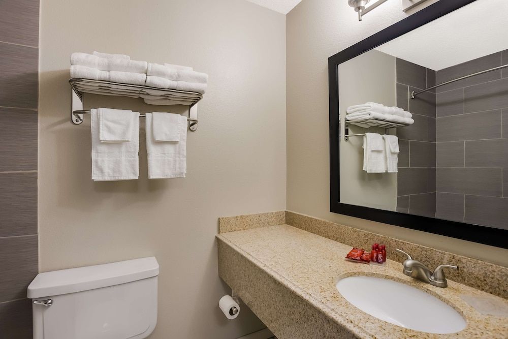 SureStay Hotel by Best Western Higginsville Standard Room, 2 Queen Beds, Non Smoking, Refrigerator & Microwave 3
