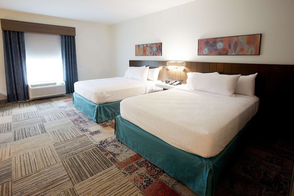 Room, 2 Queen Beds, Accessible, Bathtub (Mobility & Hearing)