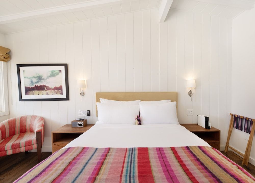 Skyview Hotel - 21 & Over Pool Basic Room 2