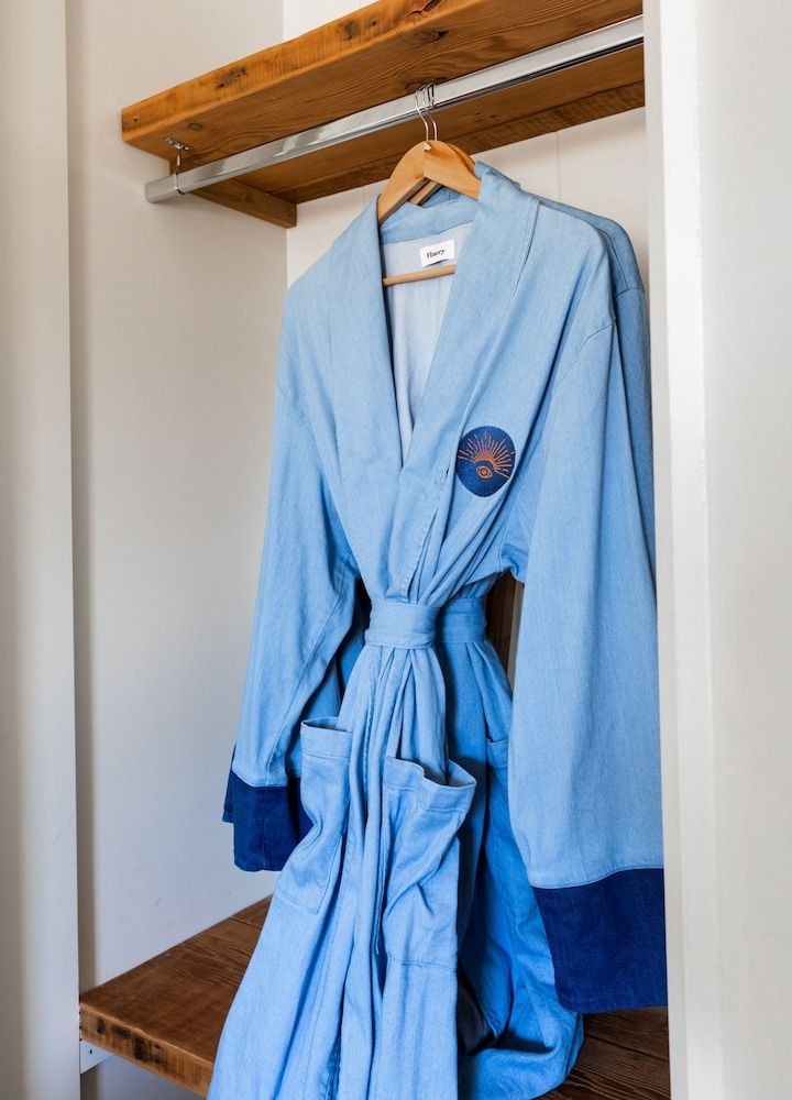 Skyview Hotel - 21 & Over Pool Classic Room, 1 King Bed 5