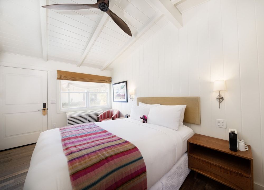 Skyview Hotel - 21 & Over Pool Basic Room 3