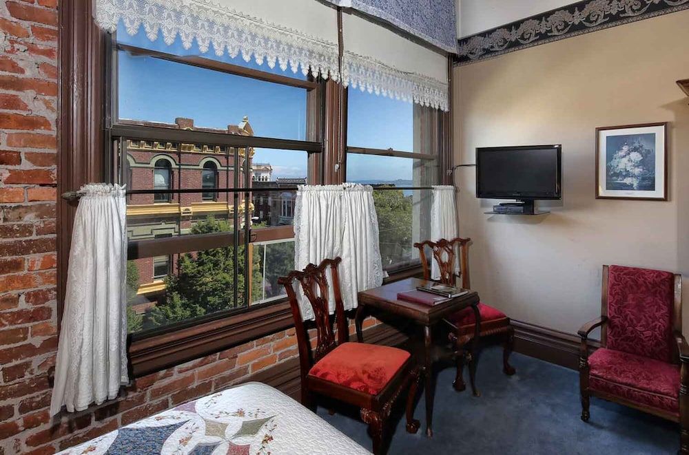 Room, 2 Queen Beds (2nd and 3rd Floors)