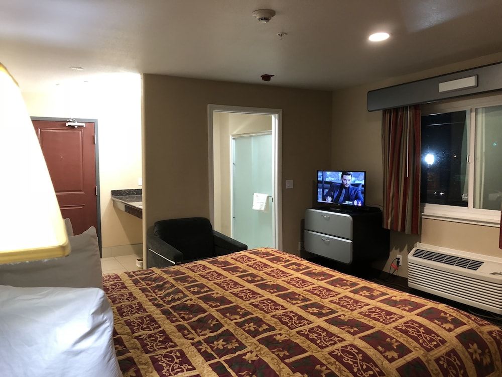 undefined Casa Royal Inn 9