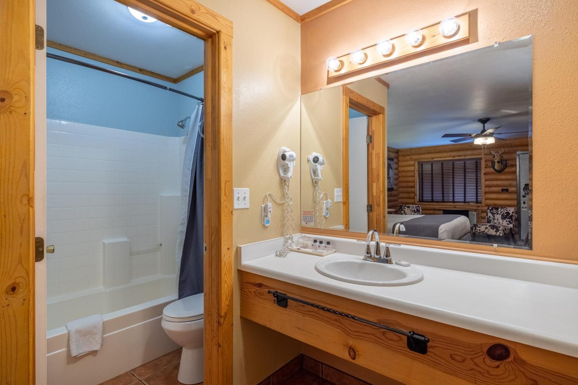 Standard Queen Room with Two Queen Beds - No Pets