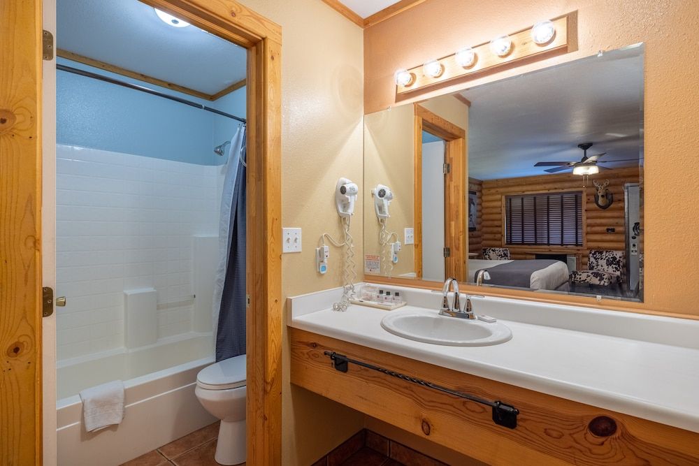 Standard Room, 2 Queen Beds (No Pets Allowed)