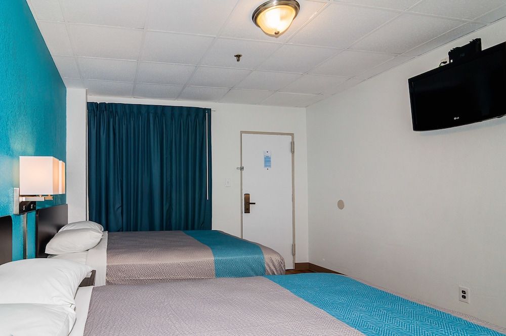 Motel 6 Elmsford, NY - White Plains Standard Room, 2 Double Beds, Non Smoking 3