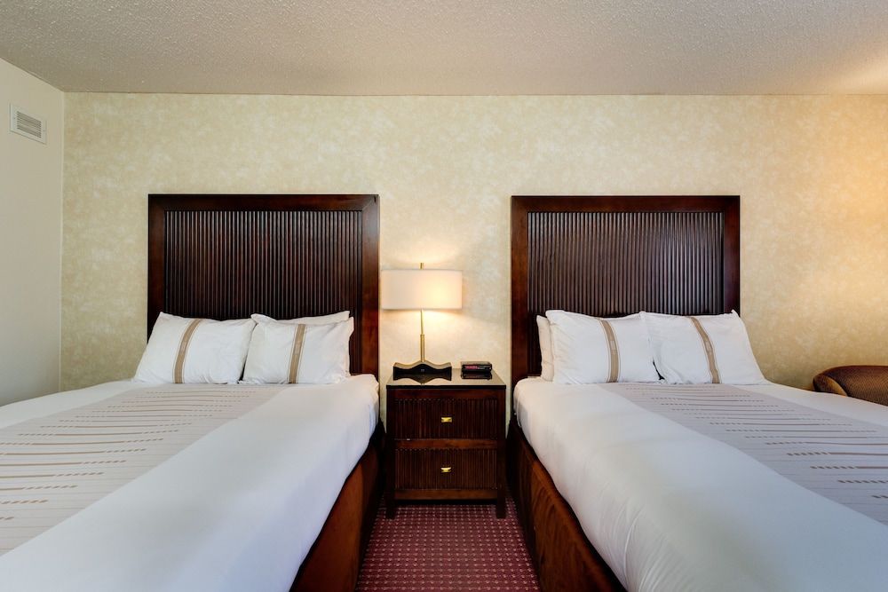 Fireside Inn & Suites Standard Room, 2 Queen Beds 2