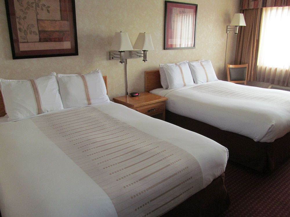 Fireside Inn & Suites Standard Room, 2 Queen Beds