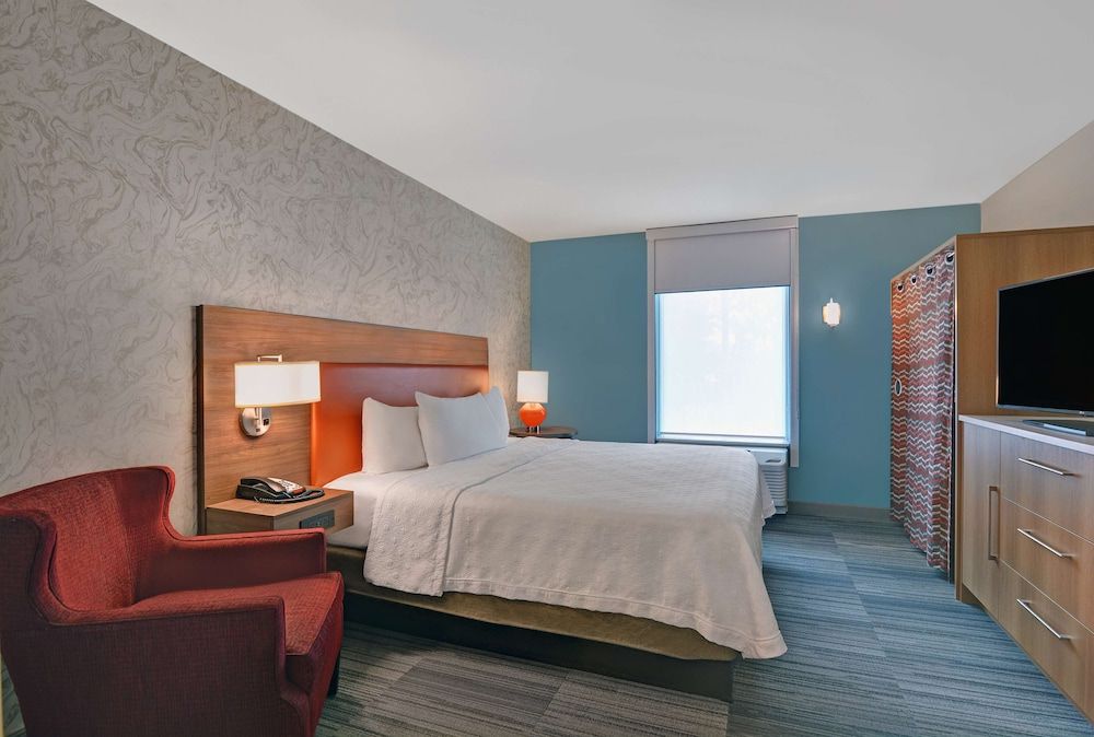 Suite, 1 King Bed, Accessible (Hearing)