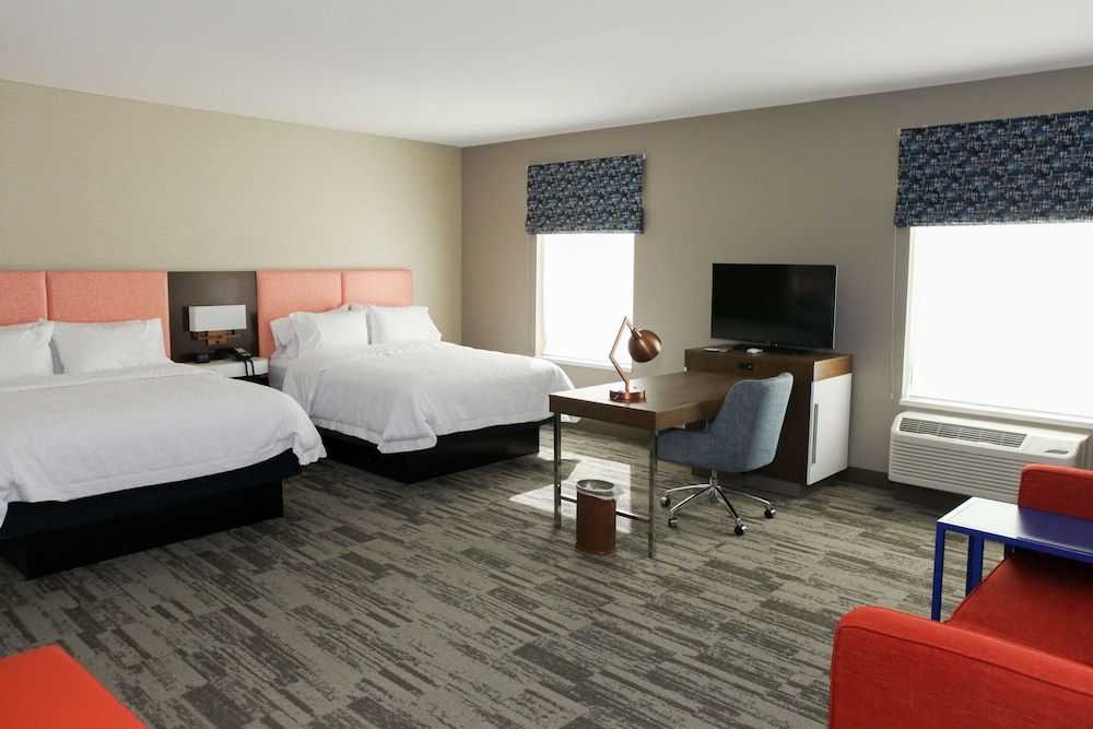 Studio, 2 Queen Beds, Refrigerator & Microwave (Wet Bar)