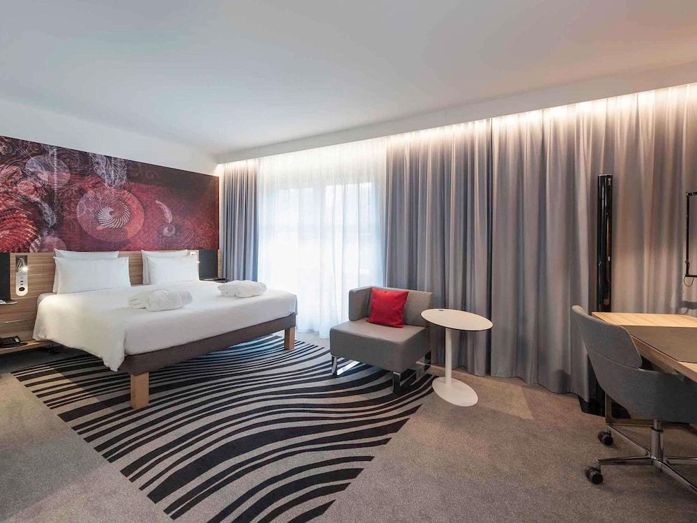 Superior Business Room