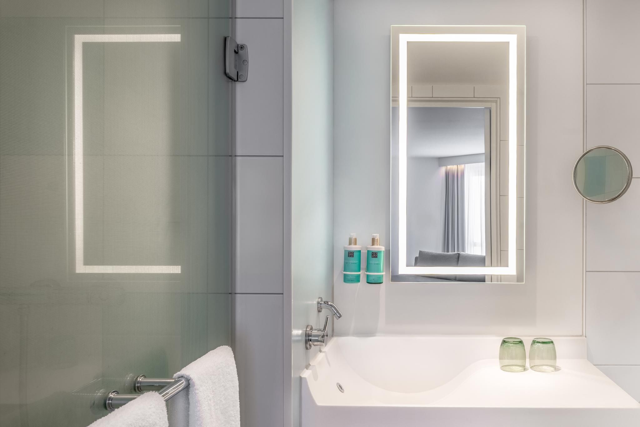 Novotel Muenchen City Standard Room with 2 Single Beds 3