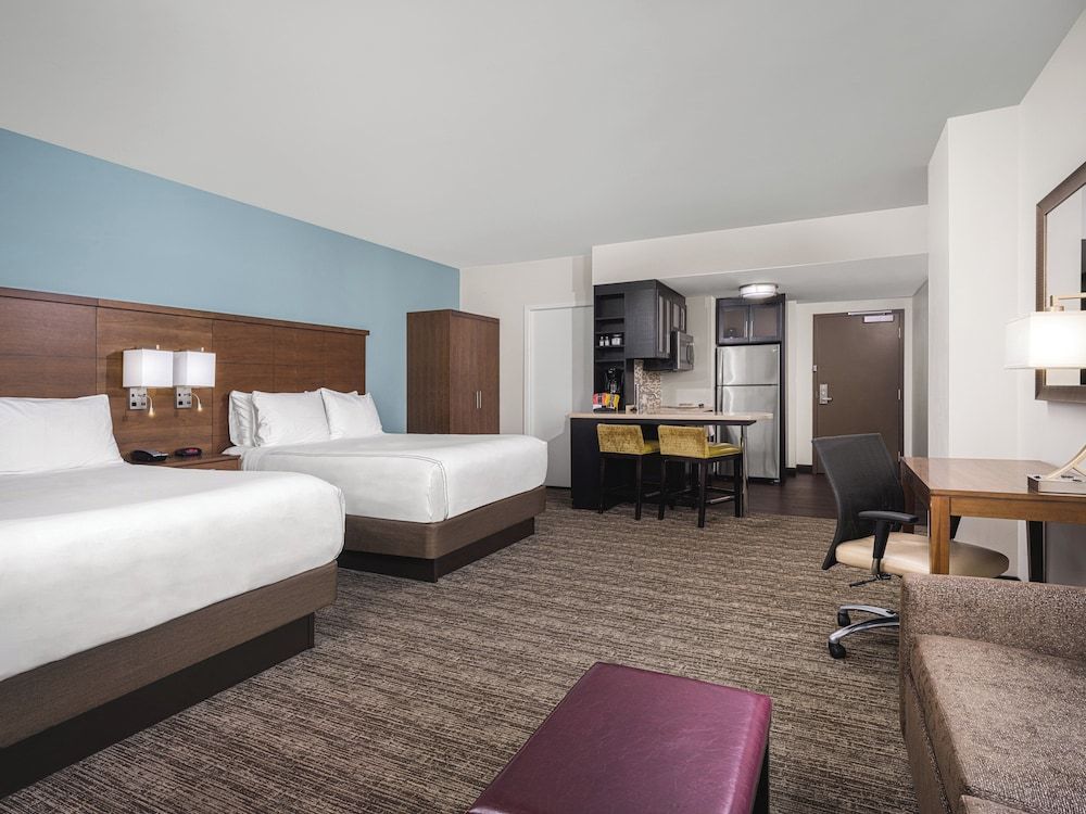 Studio Suite, Multiple Beds, Kitchen