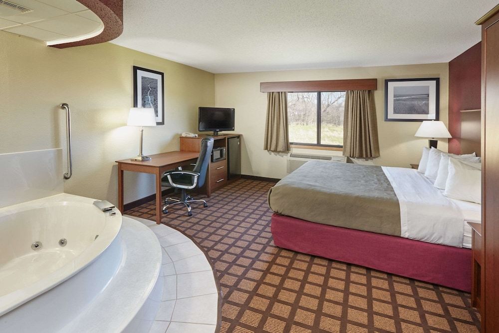 Studio Suite, 1 King Bed, Non Smoking