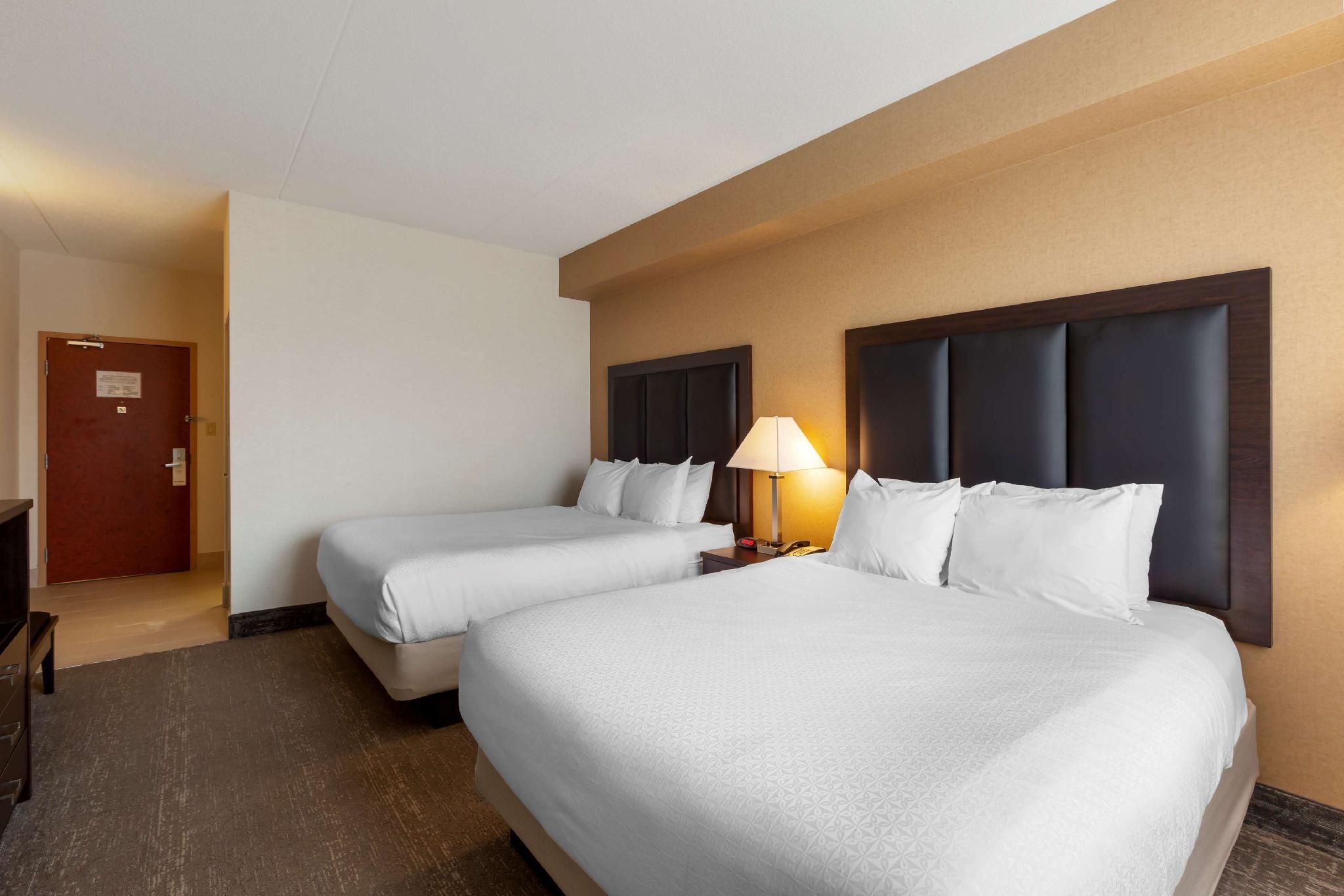 Suite - 2 Queen Beds, Nonsmoking, Executive Room, Sofabed