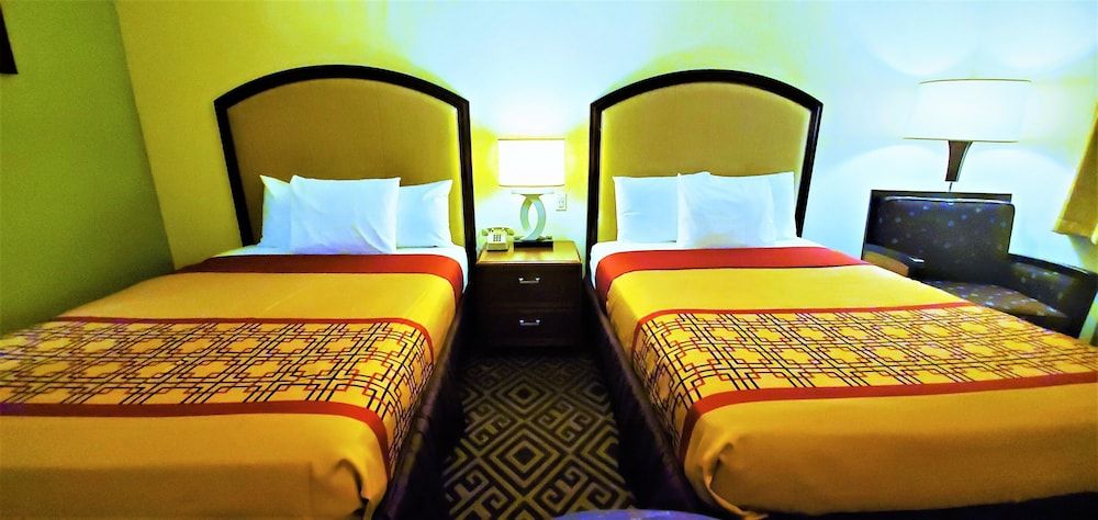 Travel Inn & Suites - Sikeston/Miner (i-55 Exit-67) Room, 2 Queen Beds, Non Smoking 5