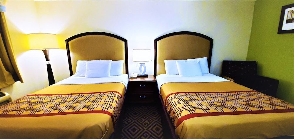 Travel Inn & Suites - Sikeston/Miner (i-55 Exit-67) Room, 2 Queen Beds, Non Smoking 4