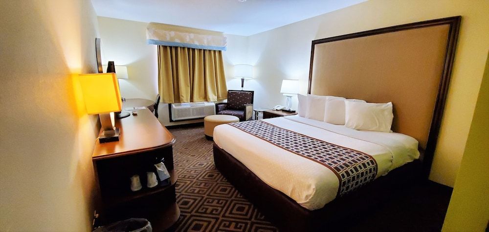 Travel Inn & Suites - Sikeston/Miner (i-55 Exit-67) Room, 1 King Bed, Accessible, Non Smoking 7