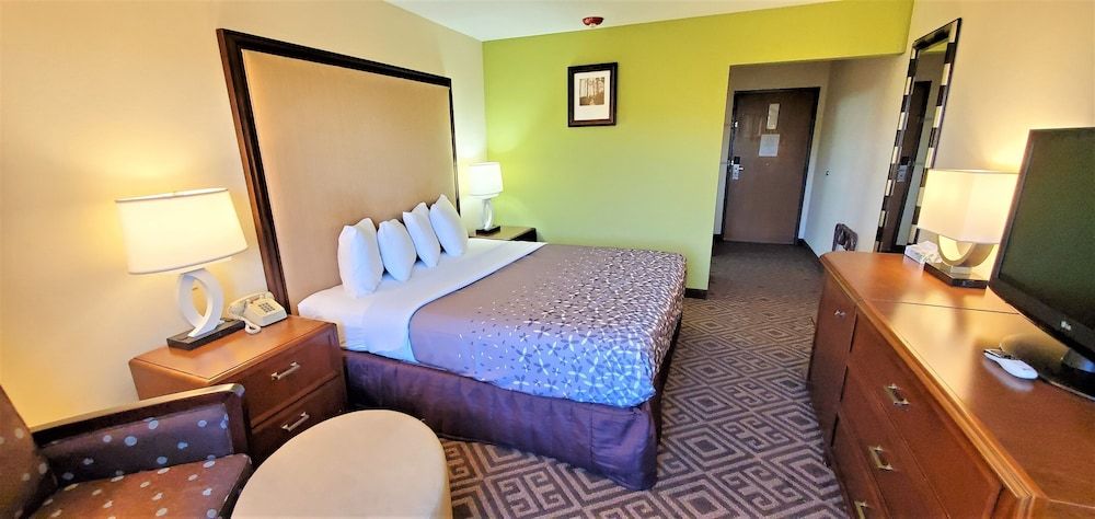 Travel Inn & Suites - Sikeston/Miner (i-55 Exit-67) Room, 1 King Bed, Accessible, Non Smoking 5