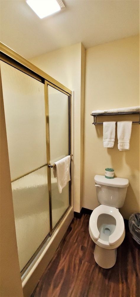 Travel Inn & Suites - Sikeston/Miner (i-55 Exit-67) Room, 2 Queen Beds, Non Smoking 9