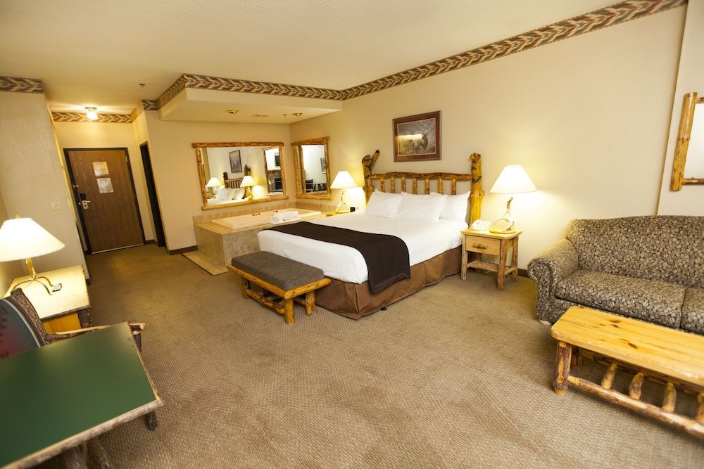 Great Wolf Lodge Wisconsin Dells Whirlpool Fireplace Suite – Waterpark Included 2
