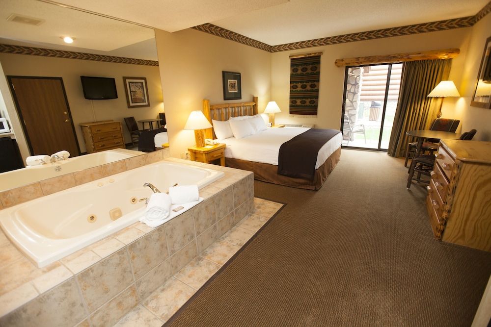 Great Wolf Lodge Wisconsin Dells Whirlpool Fireplace Suite – Waterpark Included 8