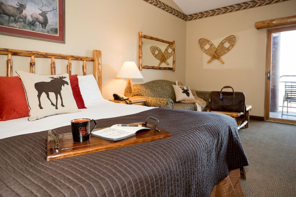 Great Wolf Lodge Wisconsin Dells Luxury King Suite ADA Tub – Waterpark Included 8