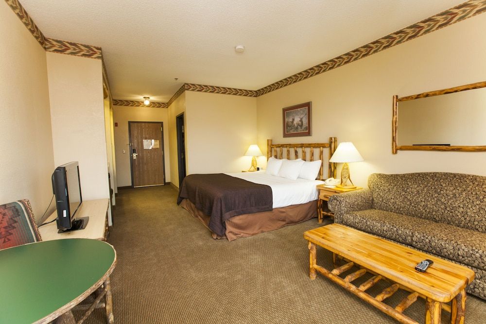 Great Wolf Lodge Wisconsin Dells Luxury King Suite ADA Tub – Waterpark Included