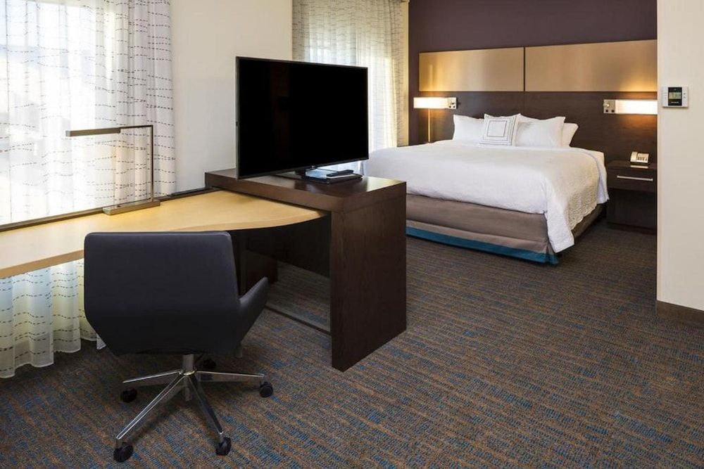 Studio, 1 King Bed with Sofa bed (Mobility Accessible, Roll-In Shower)