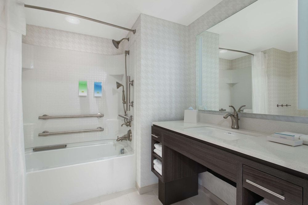 Studio, 2 Queen Beds, Accessible, Bathtub