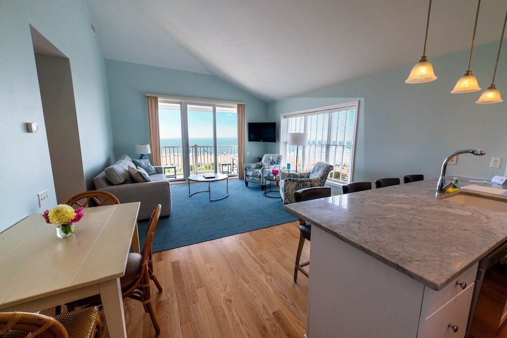 The Sandpiper Beach Club Two Bedroom / 2 Bath Premier Ocean Front Suite 11