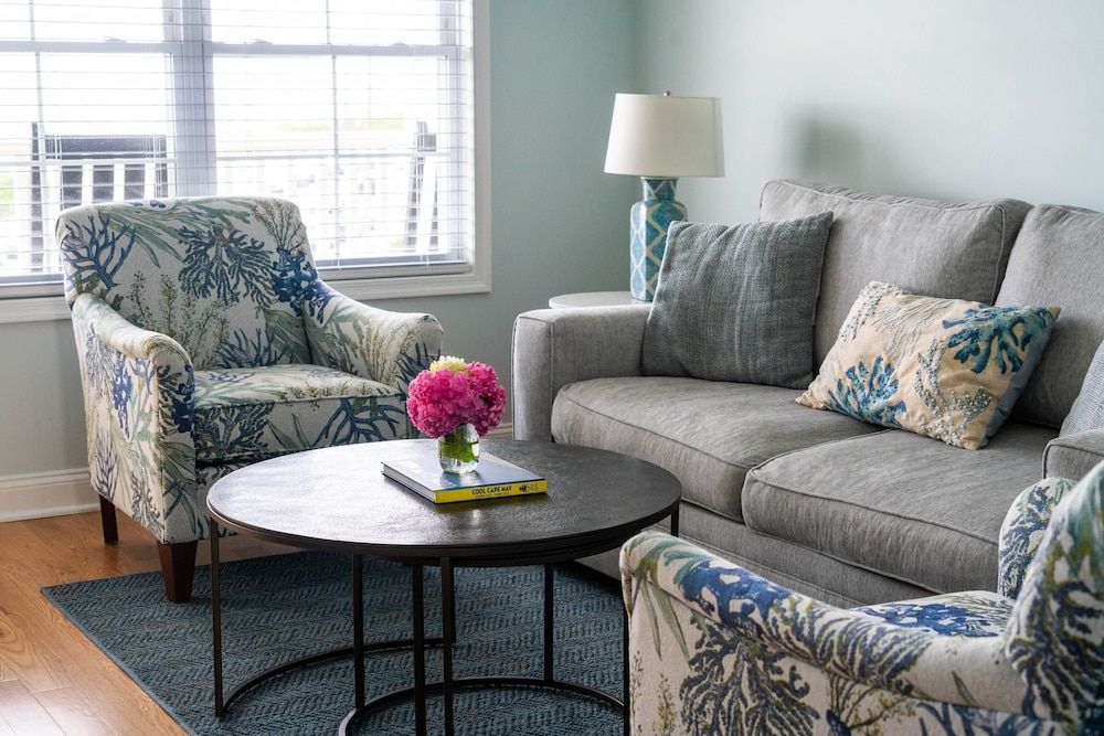 The Sandpiper Beach Club Suite, 1 Bedroom (1 Bath Queen Ocean Facing) 3