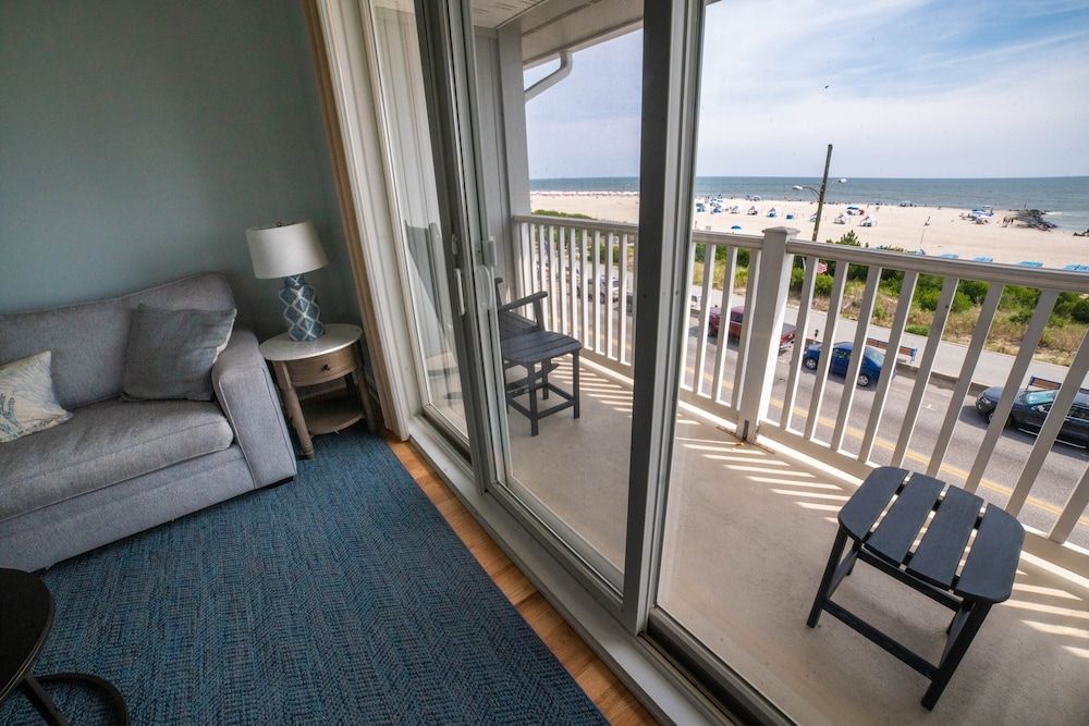 The Sandpiper Beach Club Two Bedroom / 2 Bath Premier Ocean Front Suite 4