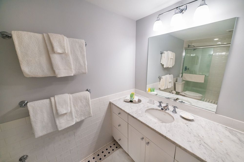 The Sandpiper Beach Club Two Bedroom / 2 Bath Town View Suite 4