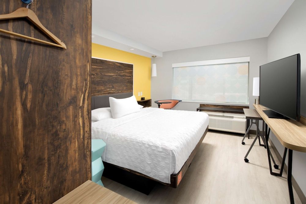 Room, 1 King Bed, Accessible (Hearing)