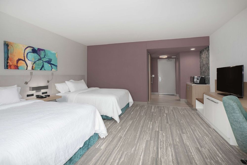 Room, 2 Queen Beds, Accessible, Corner (Roll-In Shower)
