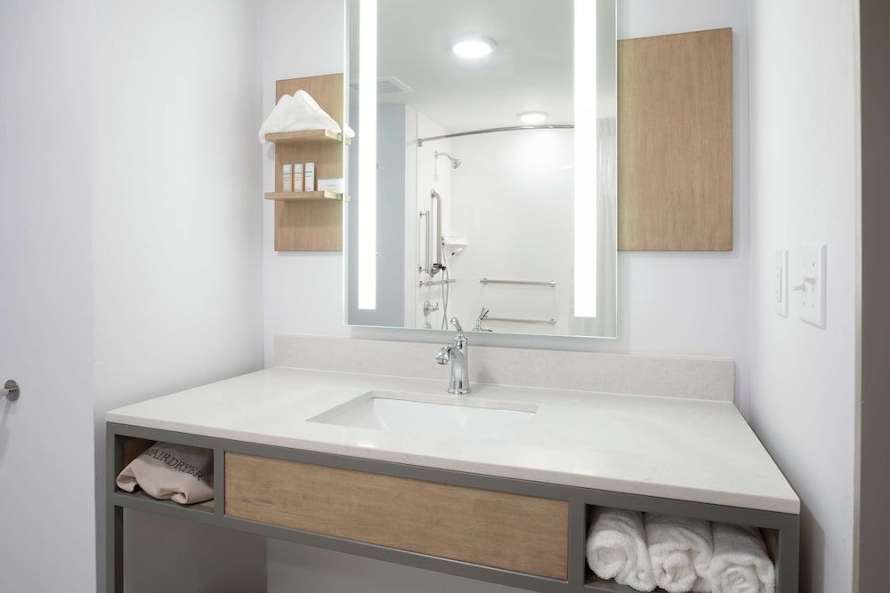 undefined Hilton Garden Inn Omaha Aksarben Village 10