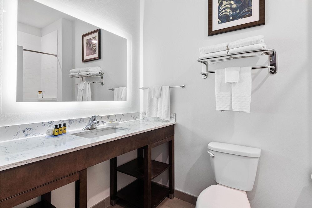 Best Western Plus New Richmond Inn & Suites Standard Room, 2 Queen Beds, Non Smoking 4